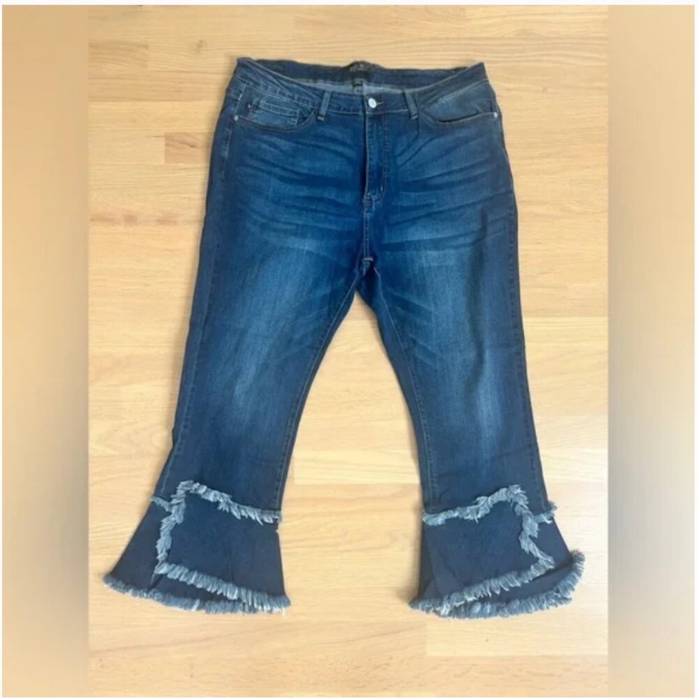 JUDY BLUE Crop Flare Fit Frayed Hem Mid-rise Blue JEANS Sz. 2XL